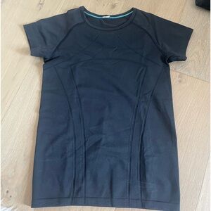 ivivva black athletic shirt size 12-14